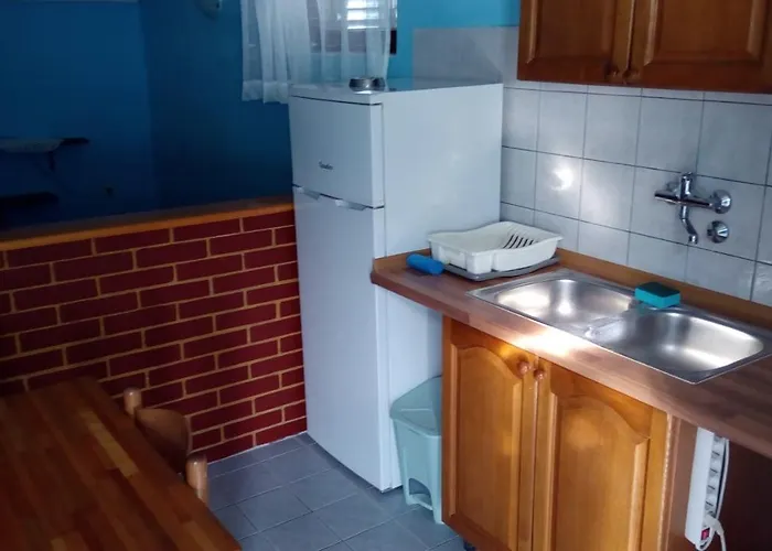 By The Sea Tkon, Pasman - 8218 *