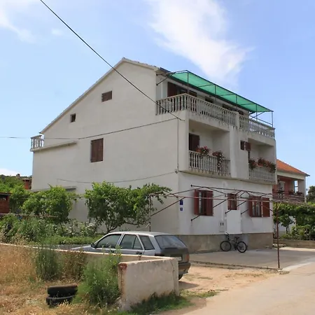 By The Sea Tkon, Pasman - 8218 *