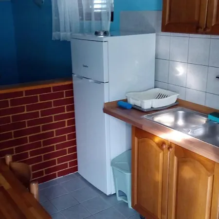 By The Sea Tkon, Pasman - 8218 *