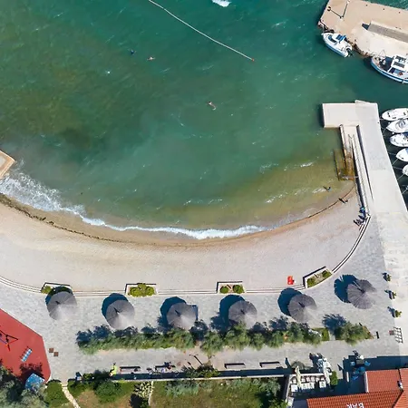 By The Sea Tkon, Pasman - 8218 *